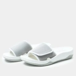 Ova8tion Dove Sandal