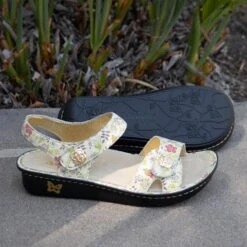 Vienna Good As Gold Sandal -Alegria Shoes Shop VIE 6431 1